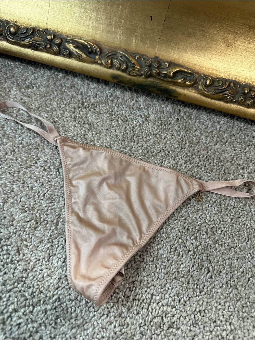 New Victoria's Secret 2011 V-String Mini Slip String Thong Gold VS Hardware OS